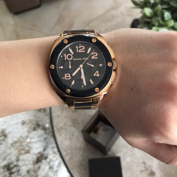 Michael Kors Watch - Picture 2 of 6